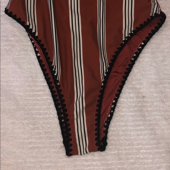 One piece Backless Halter Swimsuit - Picture 3 of 6